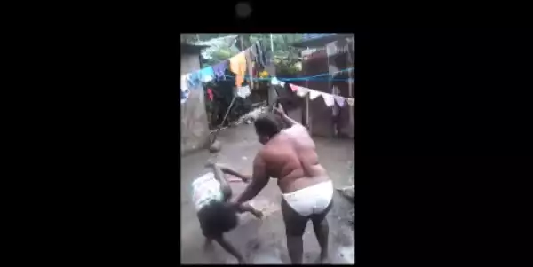 Video: Mom Beats Her Daughter Up With A Machete For Showing Her Titties On Snapchat!
